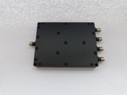 0.5-6GHz 4路微带功分器