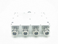 2-2.7GHz 4路大功率微带功分器